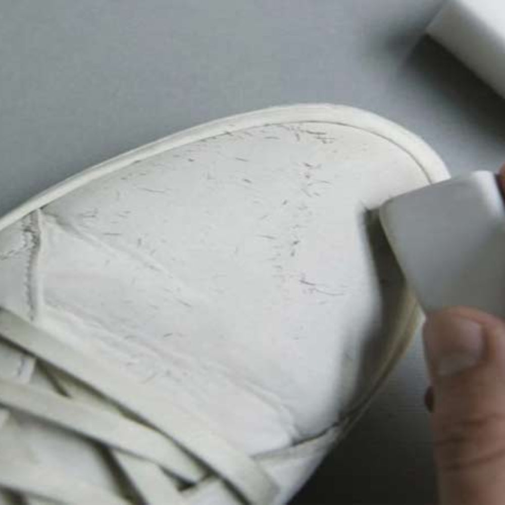 Cách sửa giày sneaker bị tróc da