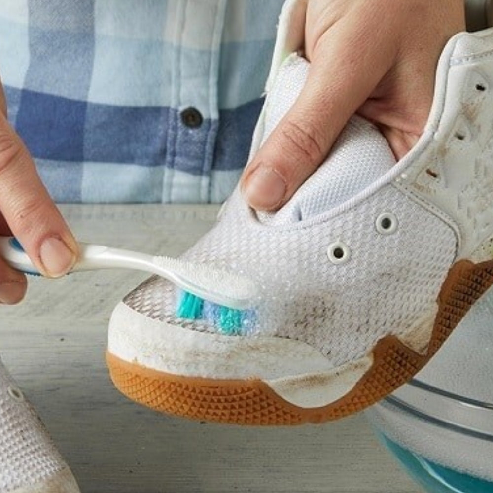 Cách tẩy mốc giày