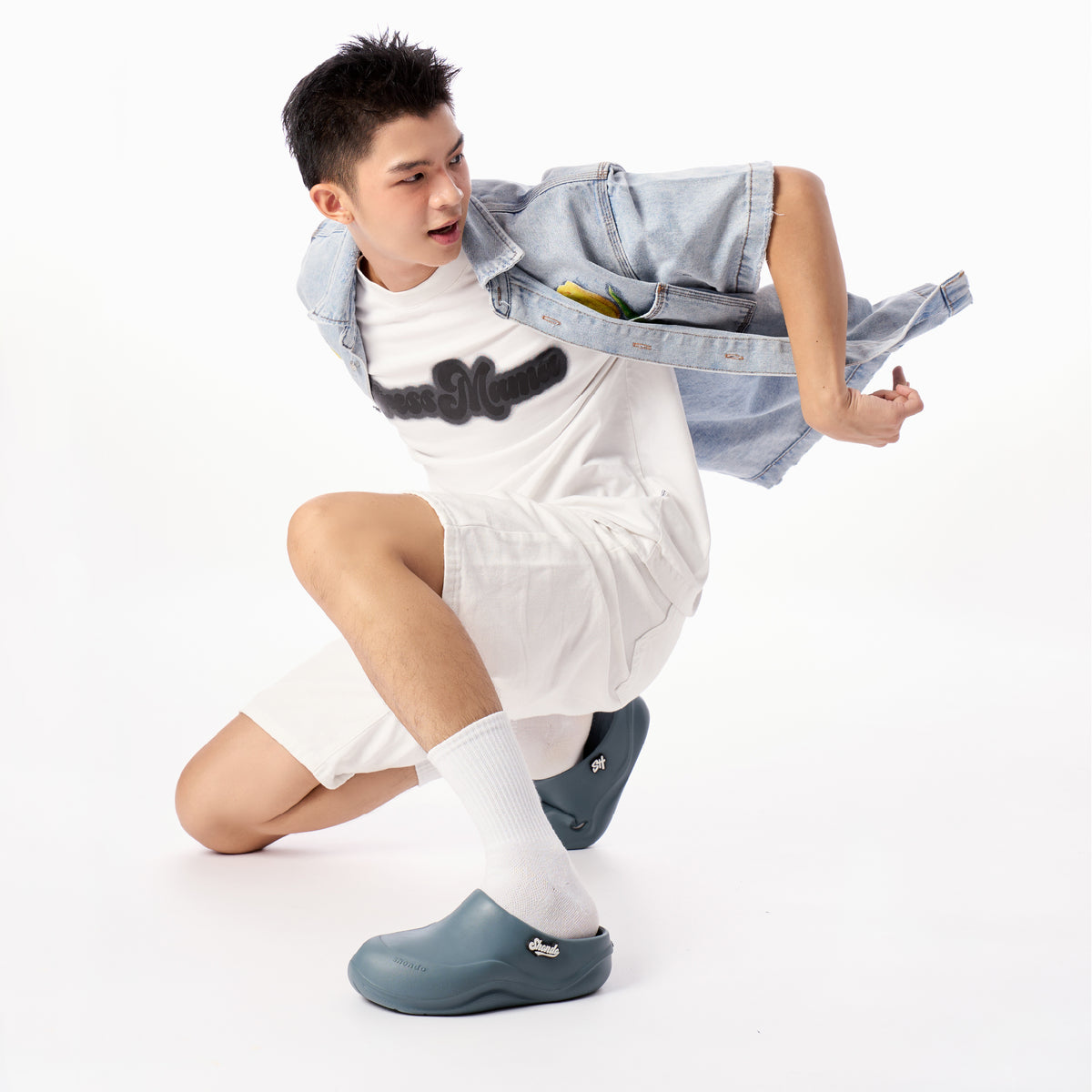 Clog Suke nam nữ nhựa đúc gắn charm xanh dương đậm