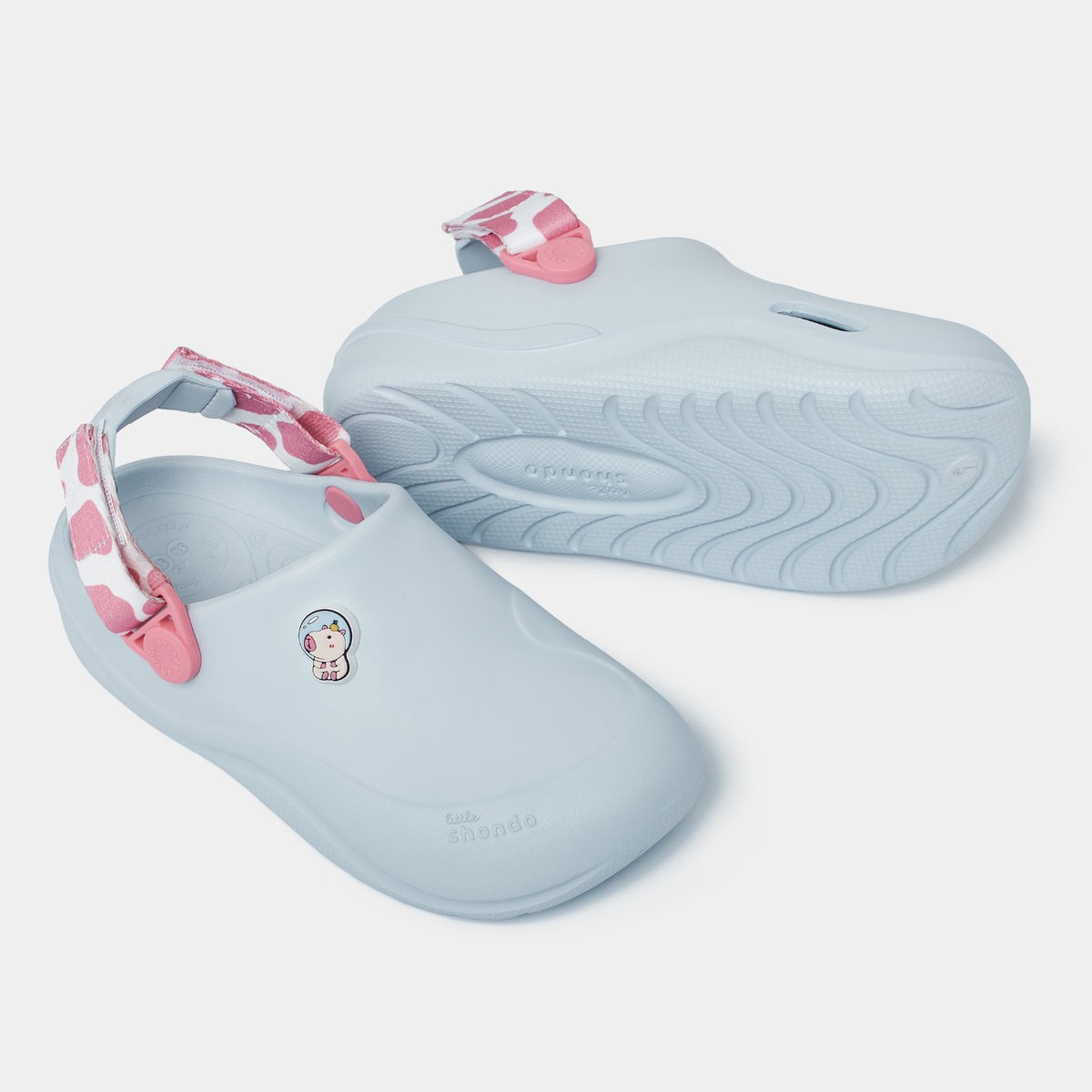 Clog Little Suke bé gái nhựa đúc xanh trời đai bò sữa hồng