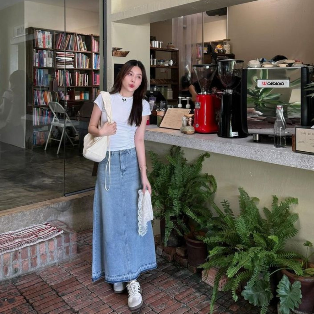 Chân váy jean dài phối với giày gì