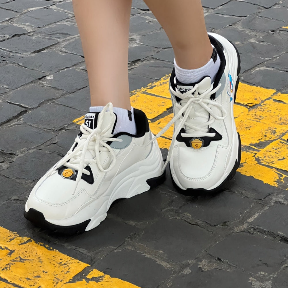 Nữ chân to nên đi sneaker gì