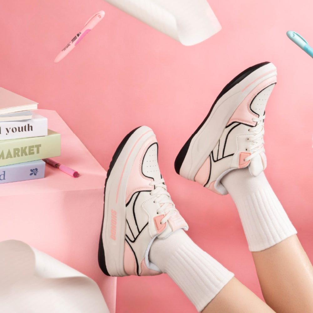 Phối đồ với giày sneaker hồng