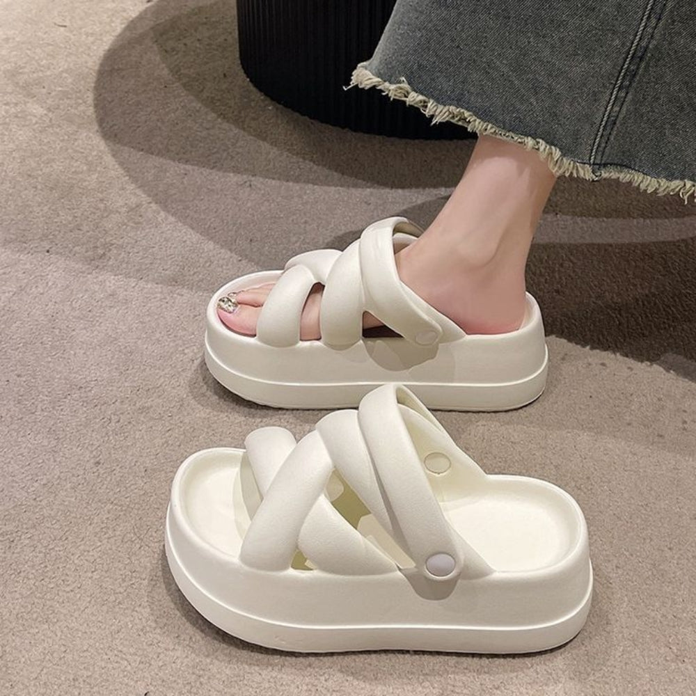 Phối đồ với sandal đế bánh mì