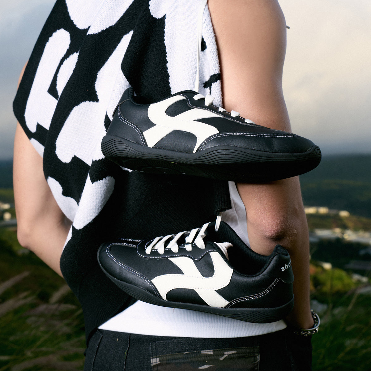 Giày Sneaker Shondo Class 7 Đế Thấp Unisex Màu Đen