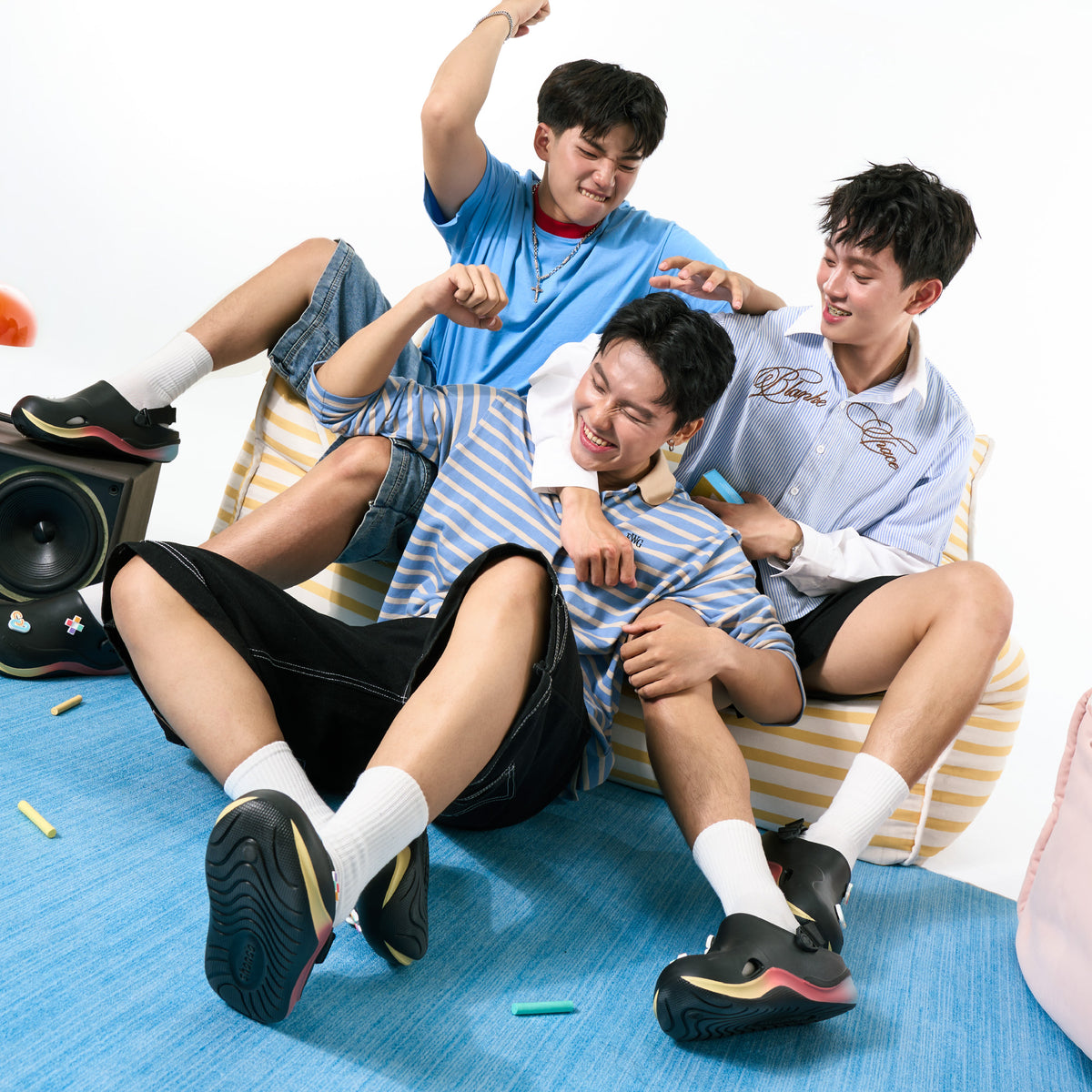 Giày Clog Suke Pride Unisex Cầu Vồng Lục Sắc Đen