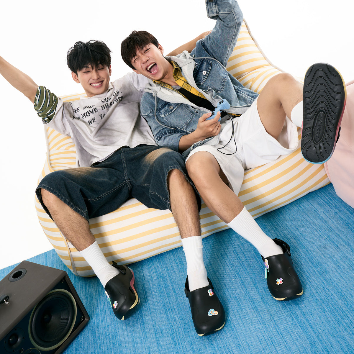 Giày Clog Suke Pride Unisex Cầu Vồng Lục Sắc Đen