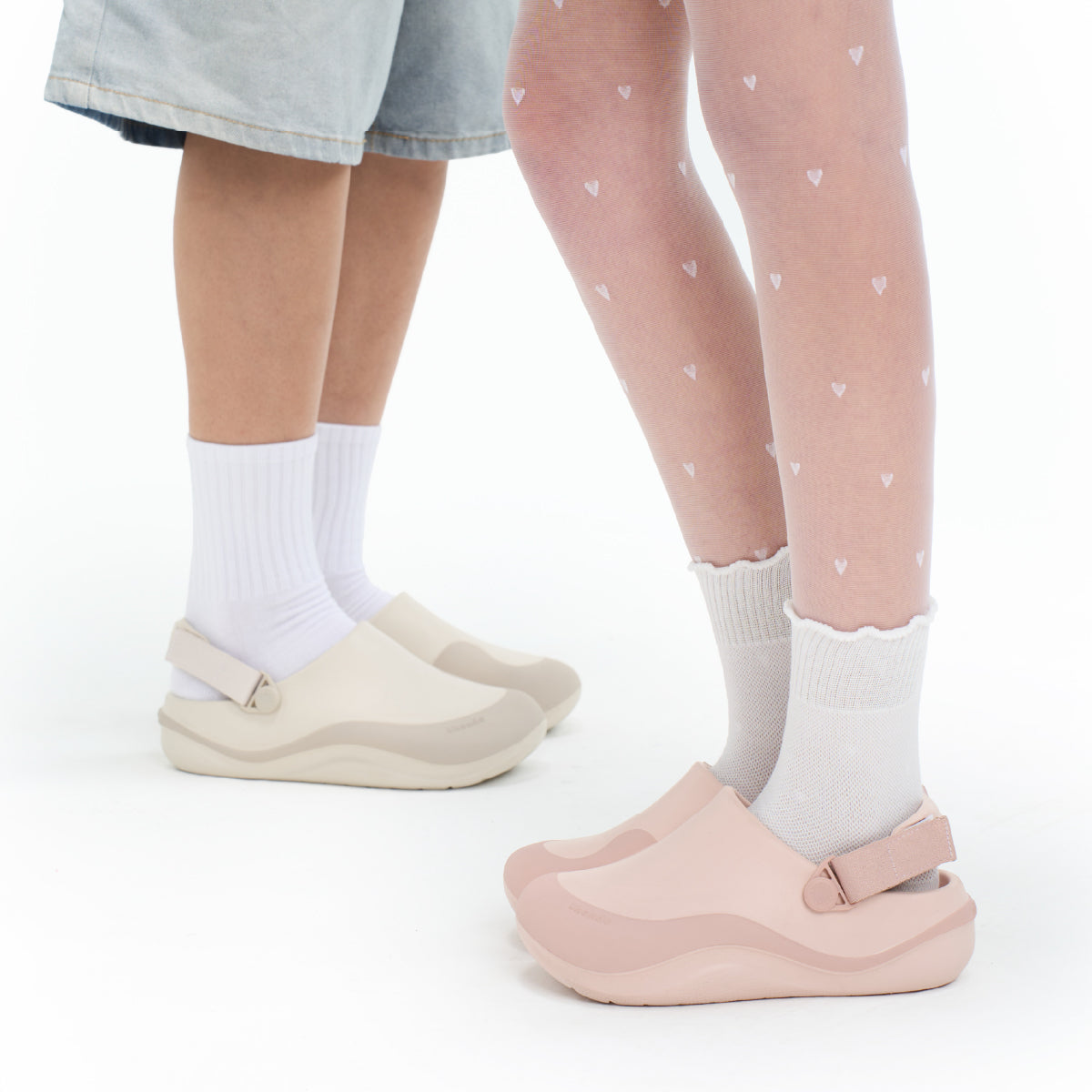 Giày Clog Suke Viền Đế Unisex Trắng Kem
