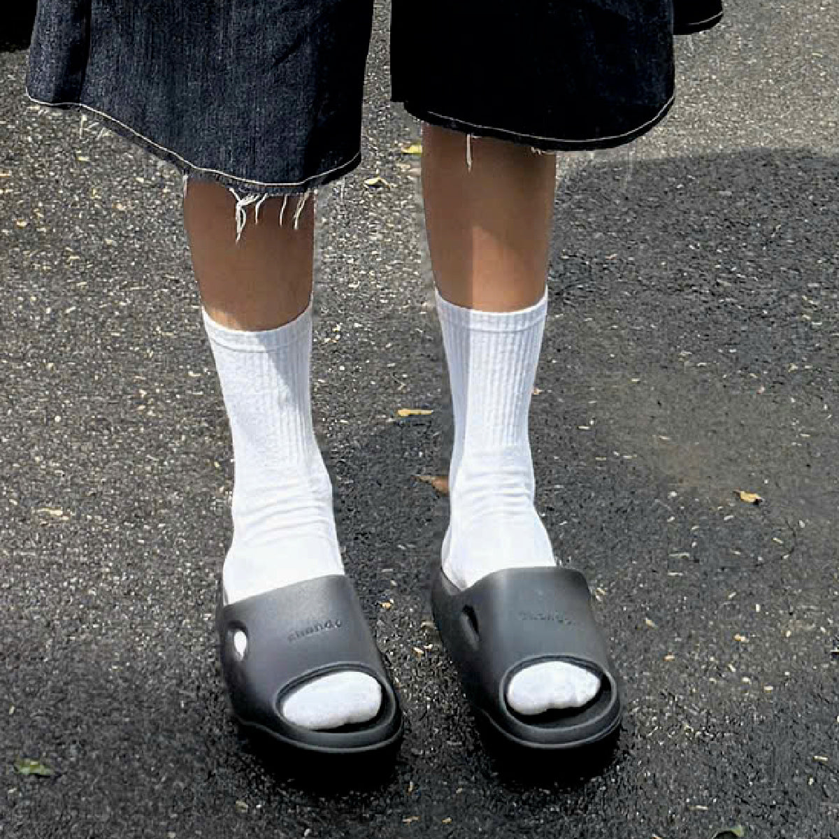 Dép bánh mì nhựa đúc Trendy 6 nam nữ đen