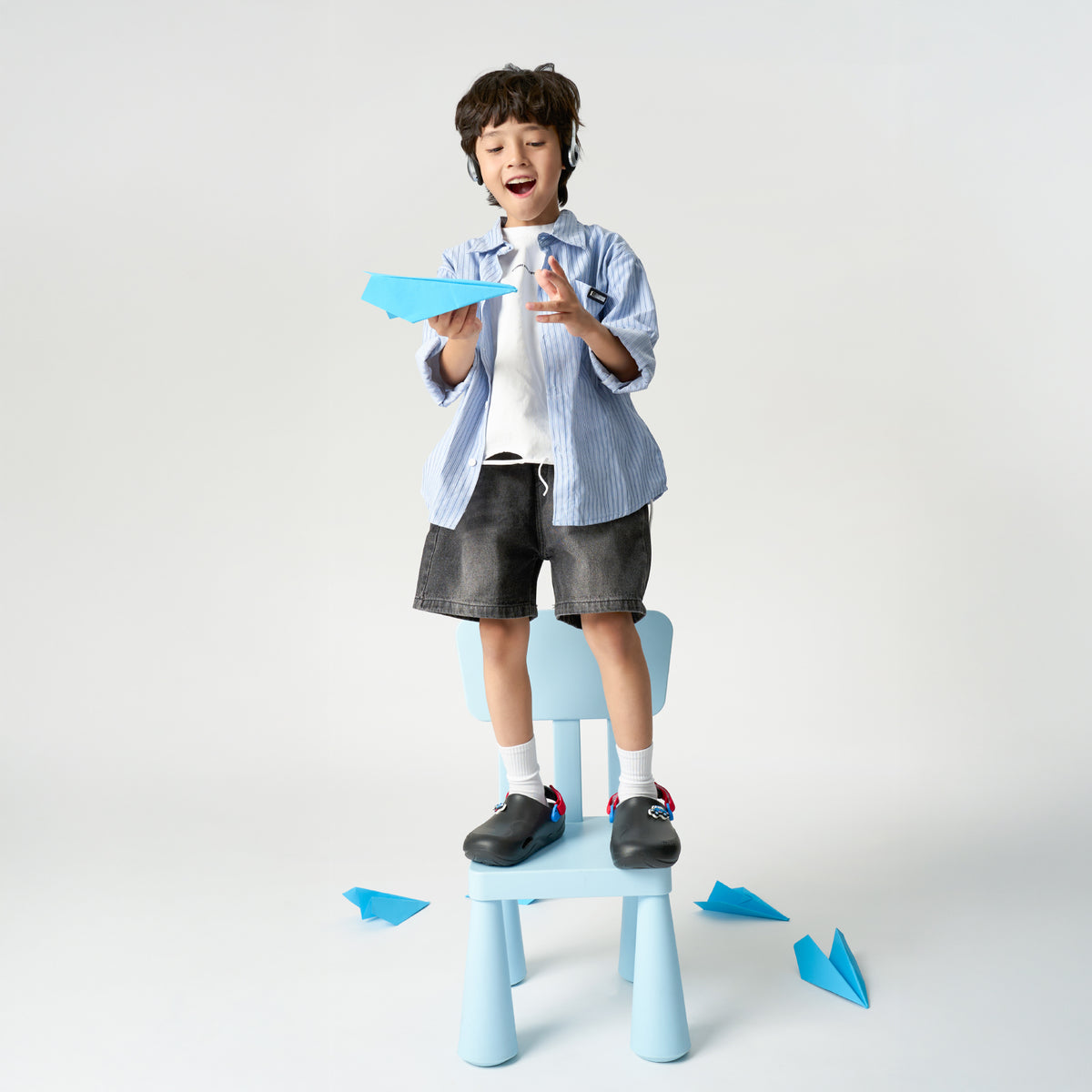 Clog Little Suke bé trai nhựa đúc đen