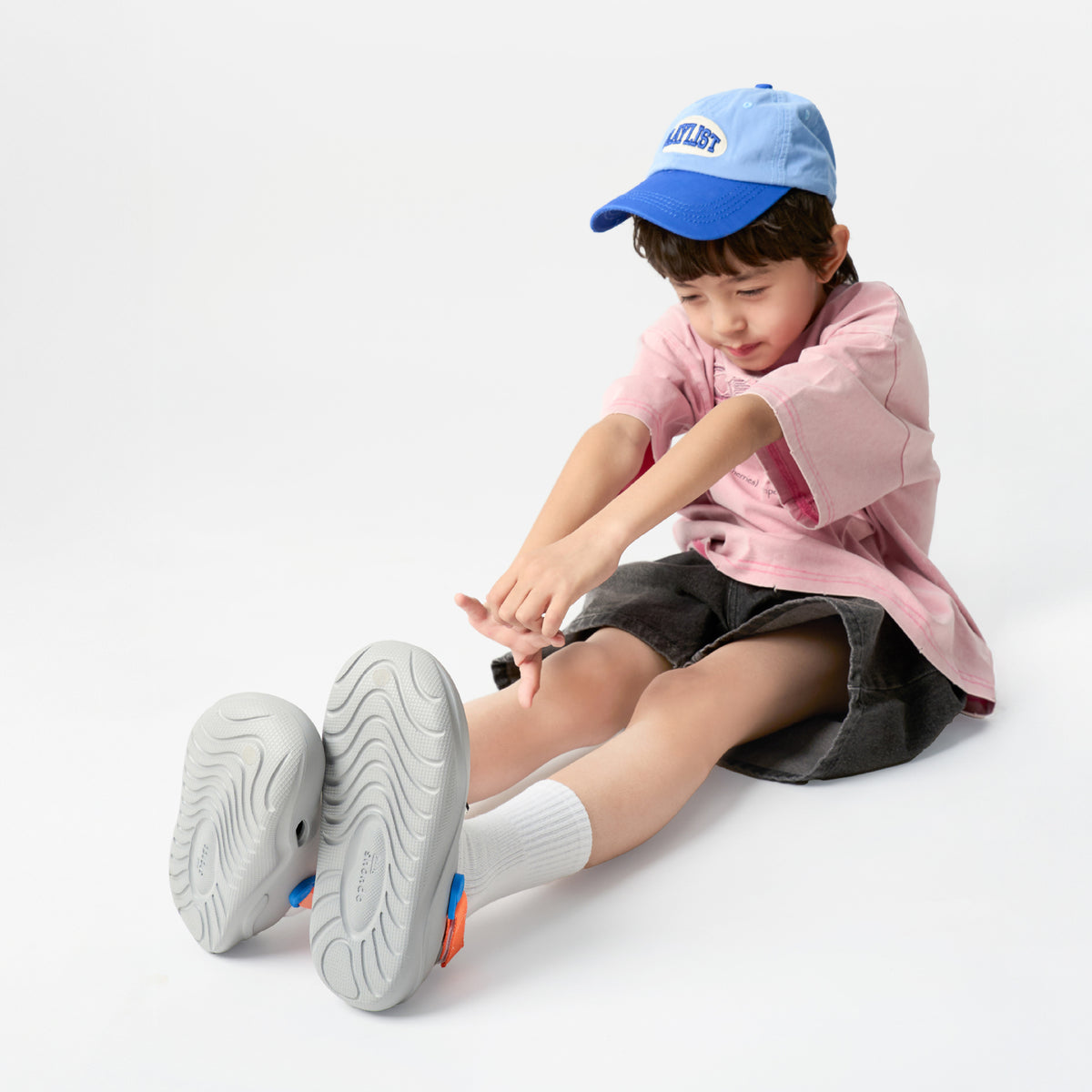 Clog Little Suke bé trai nhựa đúc xám
