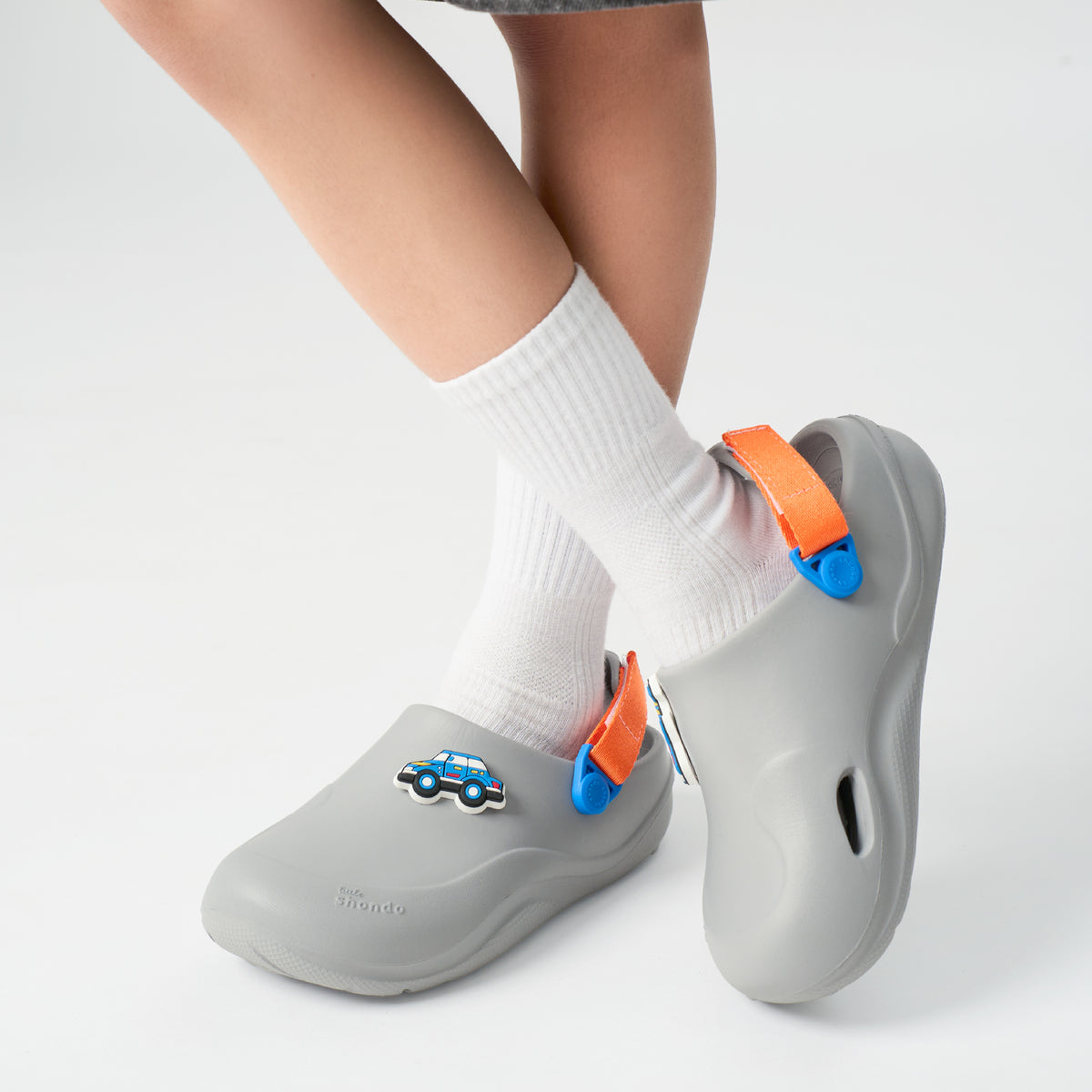 Clog Little Suke bé trai nhựa đúc xám
